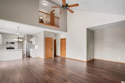 Living - 541 Wingpointe Dr, Aurora, IL 60506 photo 3 of 4