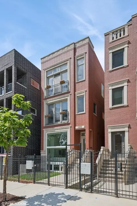 1418 W Chestnut St #1, Chicago, IL 60642