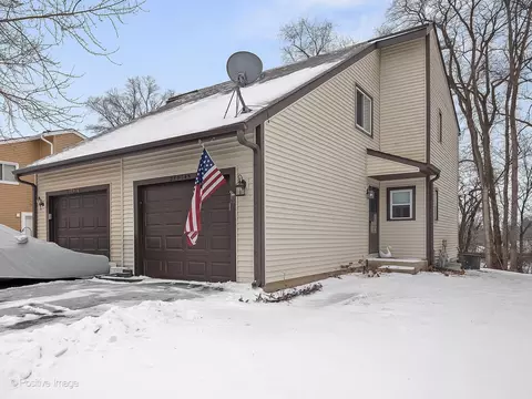 27 W145 Cooley Ave, Winfield, IL 60190