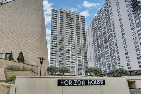 5733 N Sheridan Rd #23B, Chicago, IL 60660
