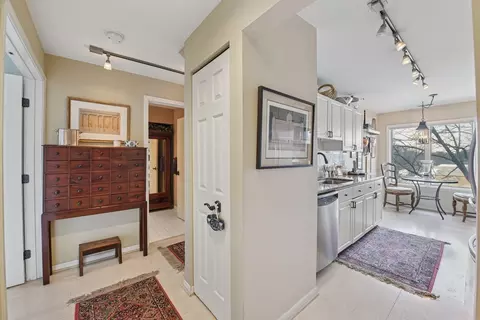 Entry Way - Undisclosed, Evanston, IL 60201 photo 3 of 5