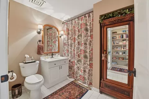 Bath - Undisclosed, Evanston, IL 60201 photo 4 of 4