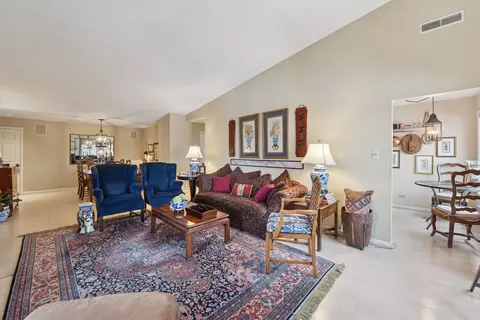 Living - Undisclosed, Evanston, IL 60201 photo 6 of 6