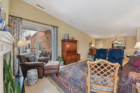 Living - Undisclosed, Evanston, IL 60201 photo 5 of 6