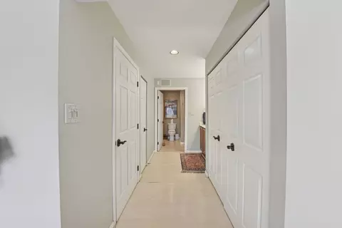 Entry Way - Undisclosed, Evanston, IL 60201 photo 4 of 5