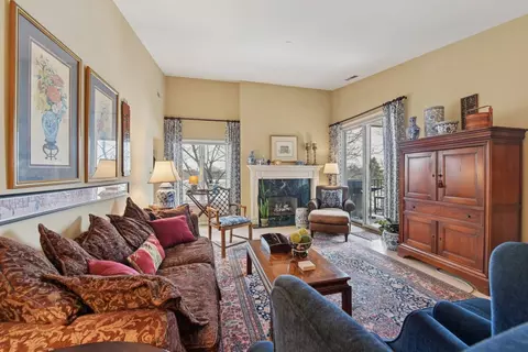 Living - Undisclosed, Evanston, IL 60201 photo 3 of 6