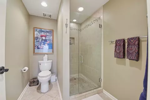 Bath - Undisclosed, Evanston, IL 60201 photo 2 of 4