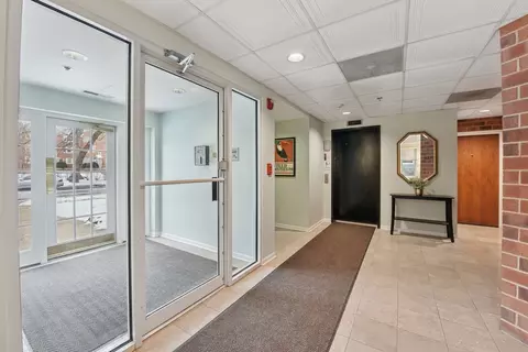 Entry Way - Undisclosed, Evanston, IL 60201 photo 1 of 5