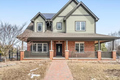 216 S Whispering Hills Dr, Naperville, IL 60540