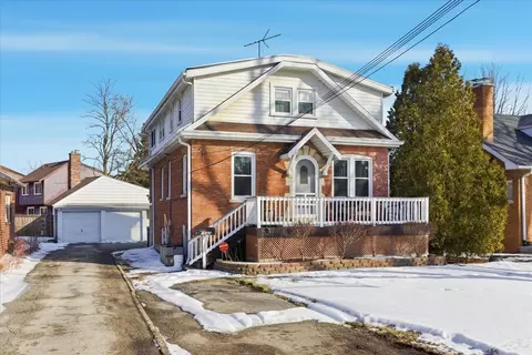 1643 Harding Rd, Northfield, IL 60093