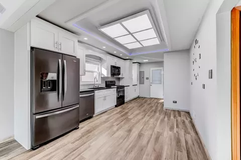 Kitchen - 7806 W 83rd St, Bridgeview, IL 60455 photo 4 of 8