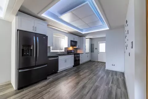 Kitchen - 7806 W 83rd St, Bridgeview, IL 60455 photo 6 of 8