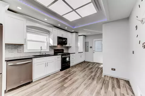 Kitchen - 7806 W 83rd St, Bridgeview, IL 60455 photo 2 of 8