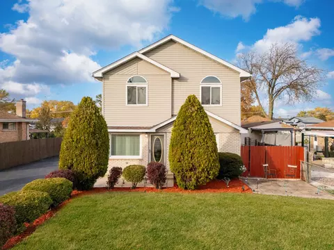 7806 W 83rd St, Bridgeview, IL 60455