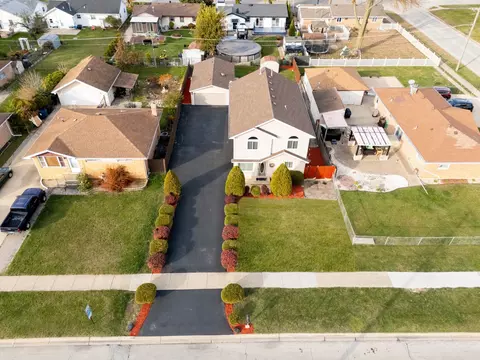 View/Area - 7806 W 83rd St, Bridgeview, IL 60455 photo 3 of 9