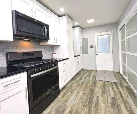 Kitchen - 7806 W 83rd St, Bridgeview, IL 60455 photo 3 of 8