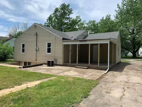Exterior - 1370 Lennington Cir NE, Kankakee, IL 60901 photo 2 of 2