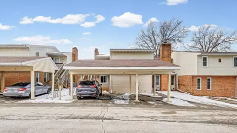 903 N Linden St #18, Normal, IL 61761