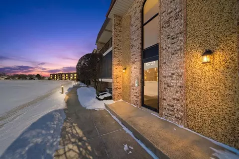15722 Foxbend Ct #2N, Orland Park, IL 60462