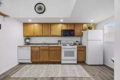 Kitchen - 910 N Mason St, Bloomington, IL 61701 photo 2 of 4