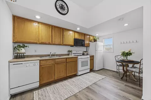 Kitchen - 910 N Mason St, Bloomington, IL 61701 photo 1 of 4