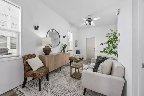 Living - 910 N Mason St, Bloomington, IL 61701 photo 1 of 1
