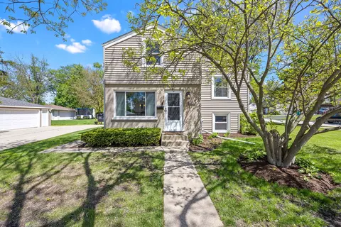 623 S Green Valley Dr, Lombard, IL 60148