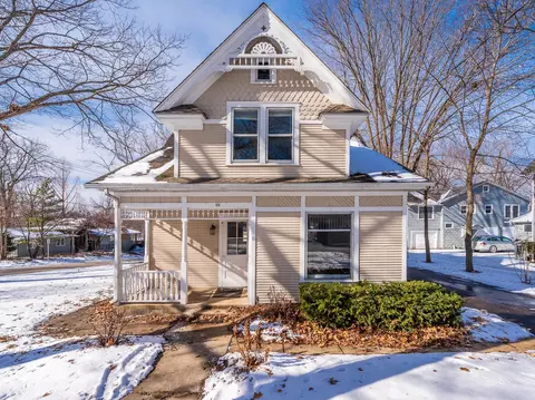 38 Crissey Ave, Geneva, IL 60134
