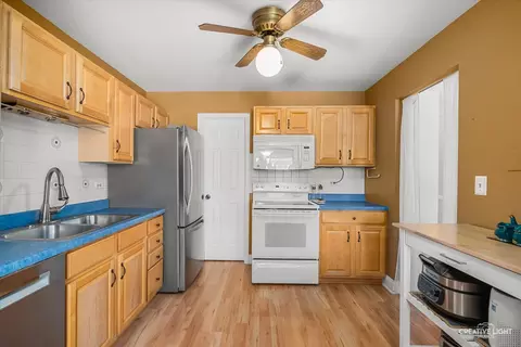 Kitchen - 34 Glencoe Ct #202-B, Naperville, IL 60565 photo 1 of 2
