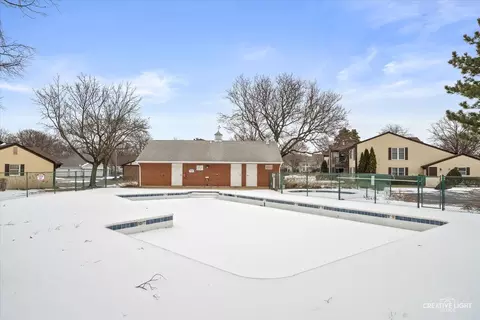 Exterior - 34 Glencoe Ct #202-B, Naperville, IL 60565 photo 3 of 4
