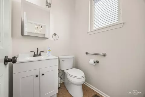 Bath - 65 E 89th Pl, Chicago, IL 60619 photo 1 of 4