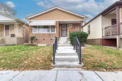 2243 E 92nd Pl, Chicago, IL 60617