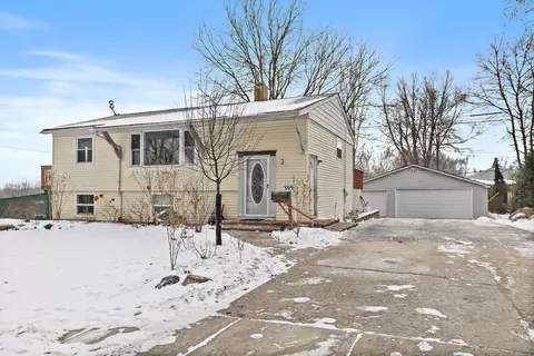 399 Tee Ln, Carpentersville, IL 60110