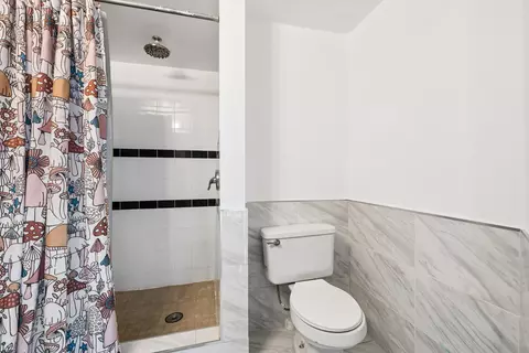 Bath - 191 Ashland Ave, Des Plaines, IL 60016 photo 4 of 4