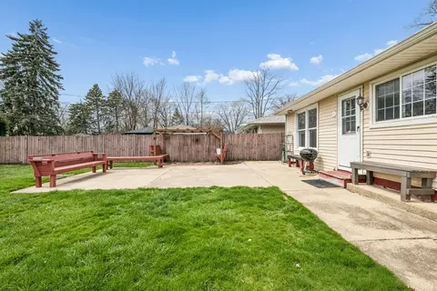 Exterior - 191 Ashland Ave, Des Plaines, IL 60016 photo 4 of 6