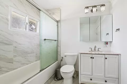 Bath - 191 Ashland Ave, Des Plaines, IL 60016 photo 1 of 4