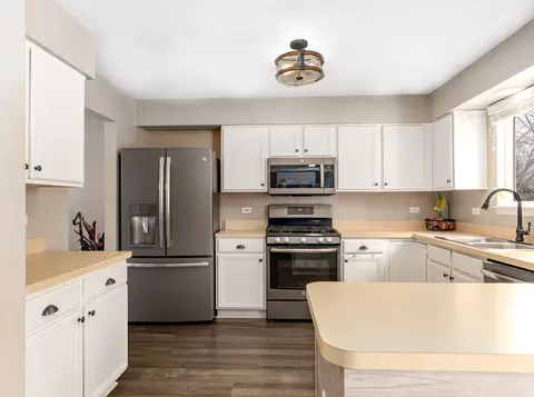 Kitchen - 2722 Lahinch Dr, Aurora, IL 60503 photo 5 of 5