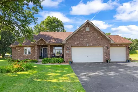 905 Tall Grass Ct, Somonauk, IL 60552