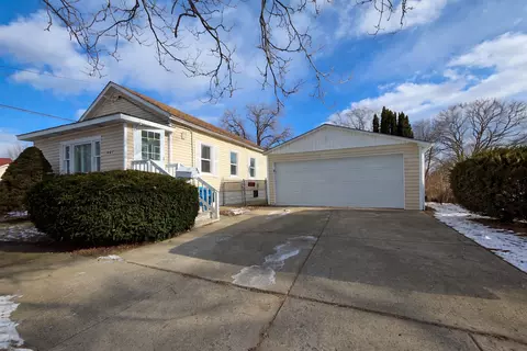 461 Wood St, Aurora, IL 60505