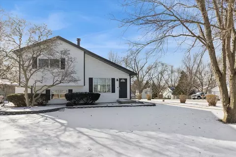 27 W585 Galusha Ave, Warrenville, IL 60555