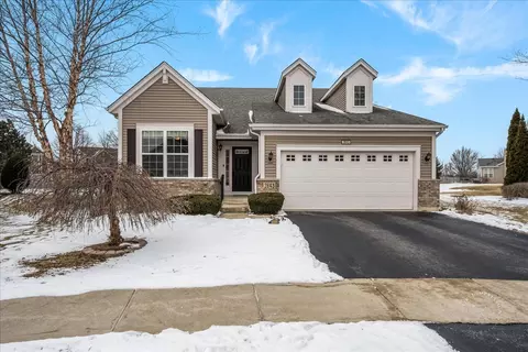2843 Hillcrest Cir, Naperville, IL 60564