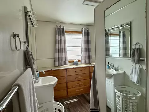 Bath - 804 S Victor St, Christopher, IL 62822 photo 1 of 2