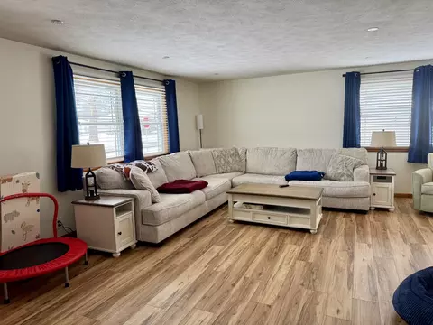 Living - 804 S Victor St, Christopher, IL 62822 photo 3 of 4