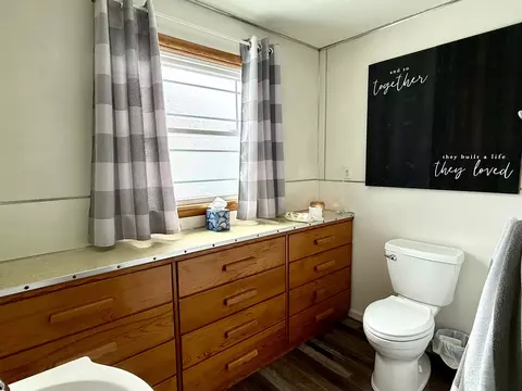Bath - 804 S Victor St, Christopher, IL 62822 photo 2 of 2