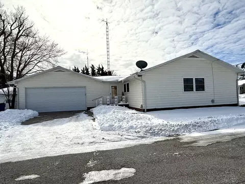Exterior - 804 S Victor St, Christopher, IL 62822 photo 2 of 3