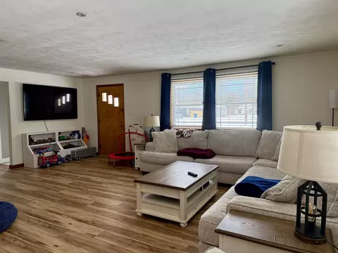 Living - 804 S Victor St, Christopher, IL 62822 photo 2 of 4
