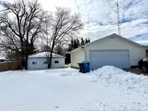 Exterior - 804 S Victor St, Christopher, IL 62822 photo 3 of 3