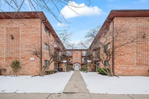 5819 W Higgins Ave #2D, Chicago, IL 60630