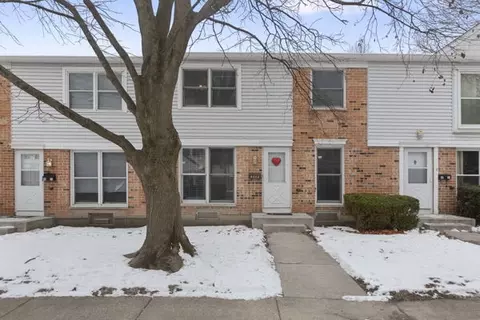 4022 Oxford Ct, Streamwood, IL 60107