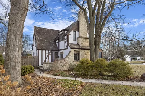151 Travers Ave, Wheaton, IL 60187 photo 2